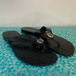 Tory Burch Thora Monroe black silver patent leather flip flops thong sandals 10